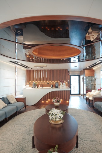 Lusso Yacht